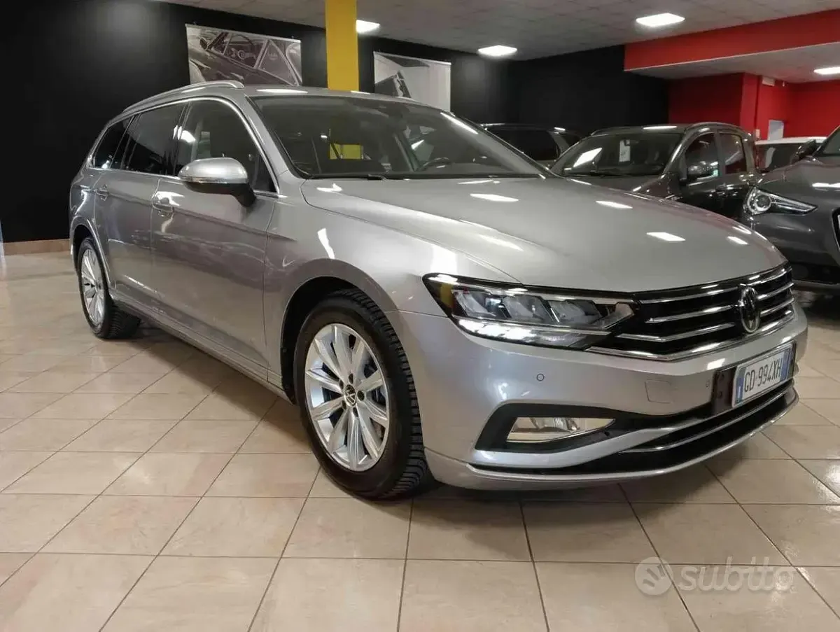 Usata VW Passat 150 CV (110 kW) 2021 Grigio Station wagon
