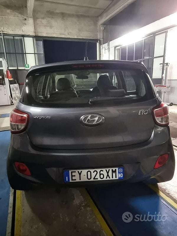 Usata Hyundai i10 Edition 67 CV (49 kW) 2015 Grigio Utilitaria