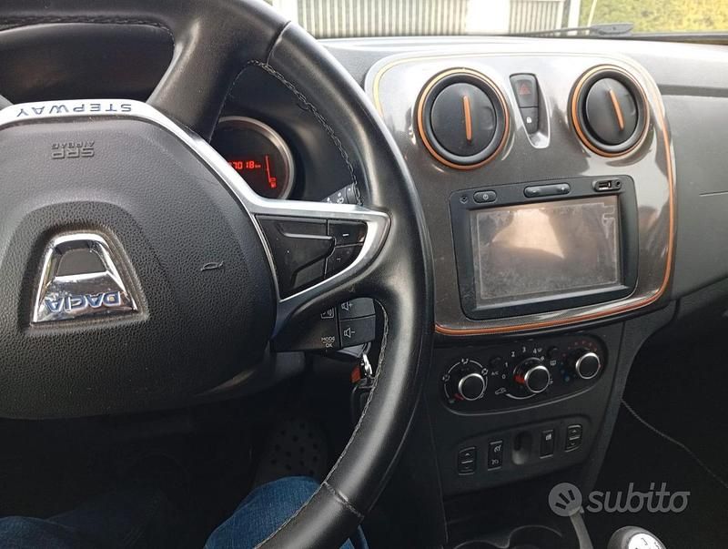 Usata Dacia Sandero Stepway 90 CV (66 kW) 2017 Bianco Berlina