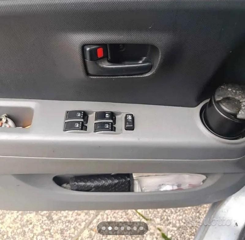 Usata Daihatsu Sirion 87 CV (63 kW) 2007 Grigio Utilitaria