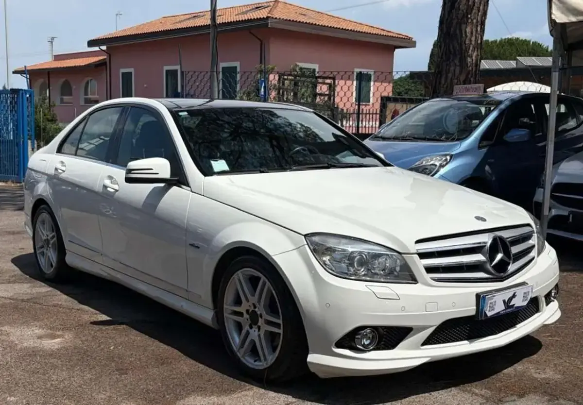 Usata Mercedes C220 Avantgarde 170 CV (125 kW) 2009 Bianco Berlina