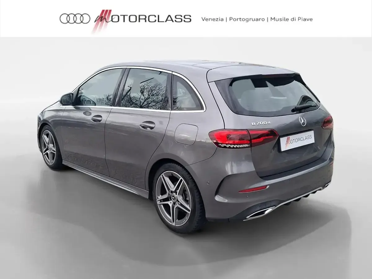 Usata Mercedes 200 Premium 149 CV (109 kW) 2019 Grigio Monovolume
