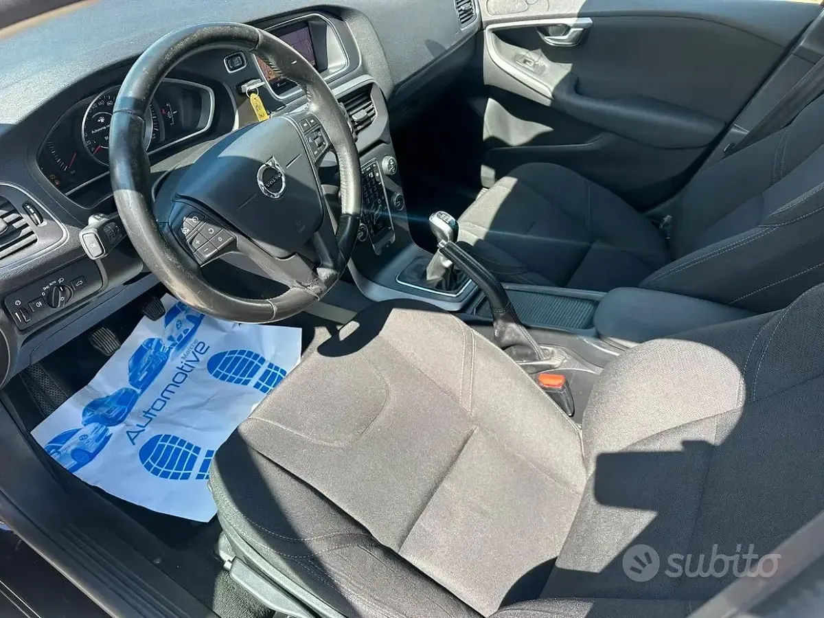 Usata Volvo V40 Kinetic 120 CV (88 kW) 2018 Berlina