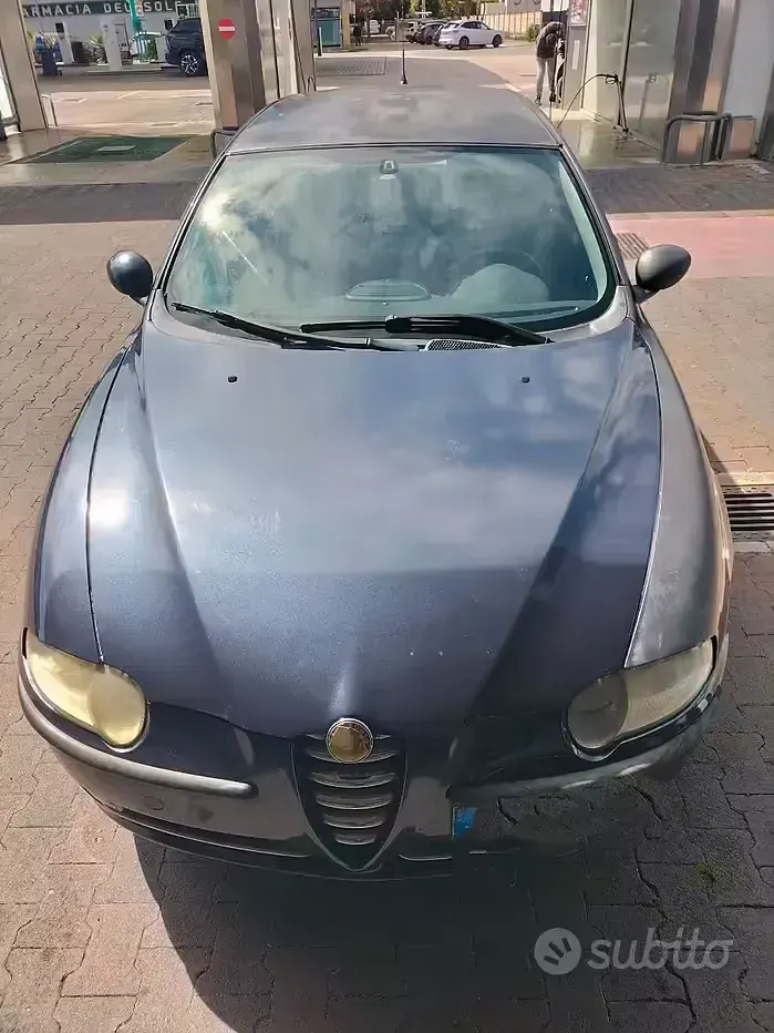 Usata Alfa Romeo 147 120 CV (88 kW) 2003 Bluazzurro Utilitaria