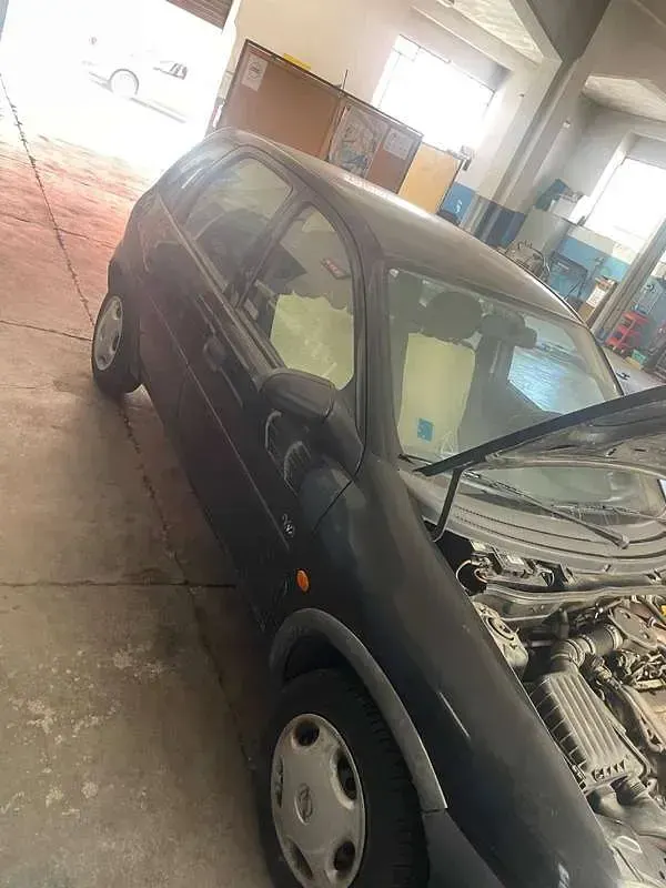 Usata Opel Corsa 54 CV (39 kW) 1997 Nero Utilitaria