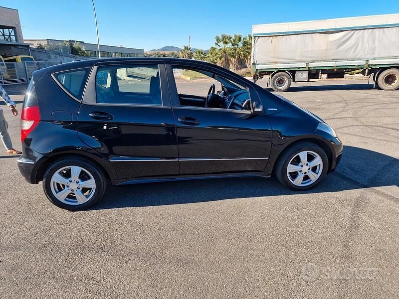 Usata Mercedes A180 Avantgarde 109 CV (80 kW) 2010 Nero Berlina