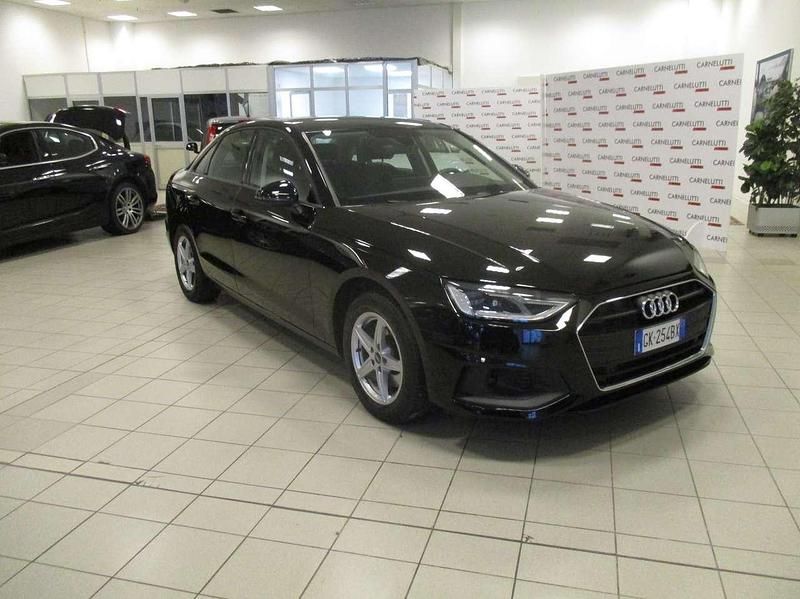 Usata Audi A4 Ambiente 136 CV (100 kW) 2022 Nero brillante Berlina
