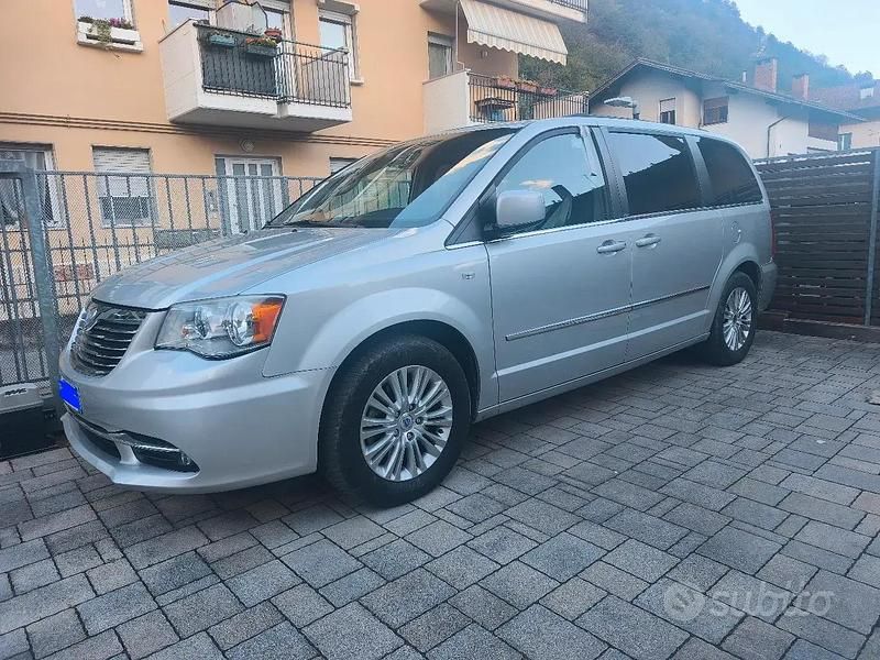 Usata Lancia Voyager 163 CV (119 kW) 2013 Grigio Monovolume