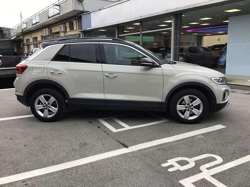 Usata VW T-Roc Life 110 CV (80 kW) 2023 Beige SUV