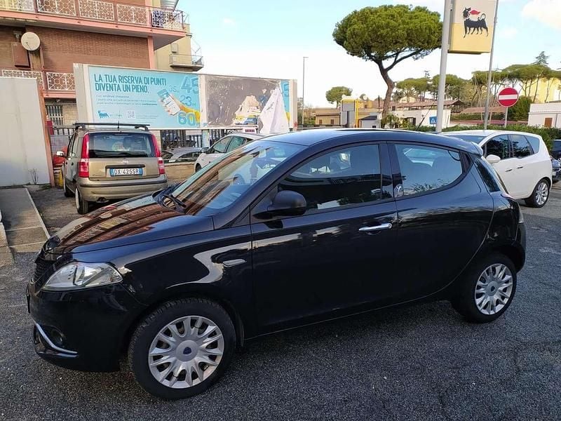 Usata Lancia Ypsilon Silver 95 CV (69 kW) 2016 Nero Utilitaria