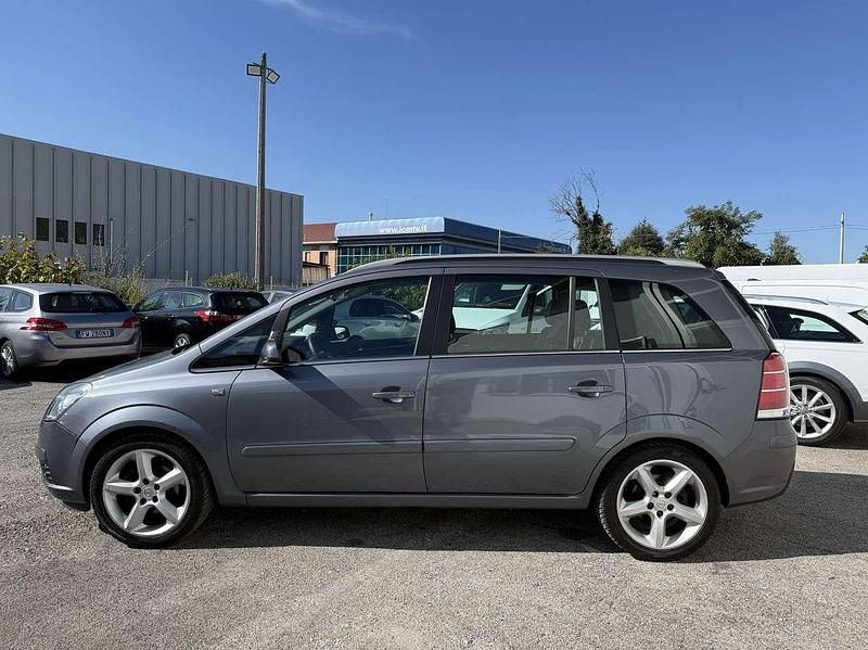 Usata Opel Zafira Cosmo 140 CV (102 kW) 2005 Grigio Monovolume