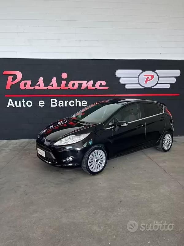 Usata Ford Fiesta 97 CV (71 kW) 2009 Nero Utilitaria