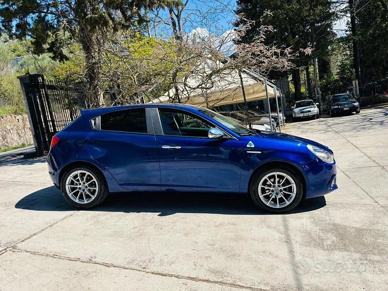 Usata Alfa Romeo Giulietta Distinctive 105 CV (77 kW) 2016 Blu Utilitaria