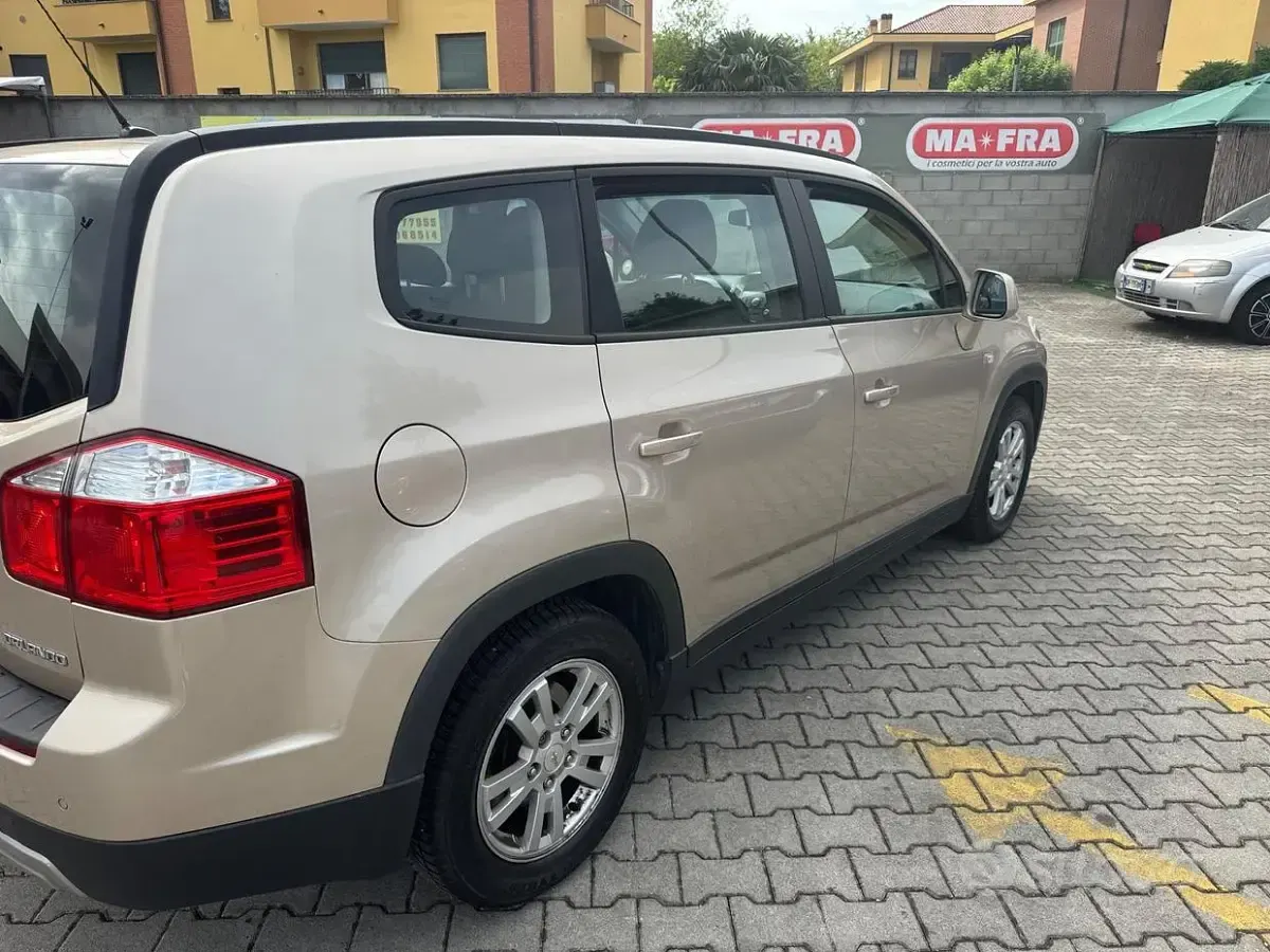 Usata Chevrolet Orlando 131 CV (96 kW) 2013 Marrone Monovolume