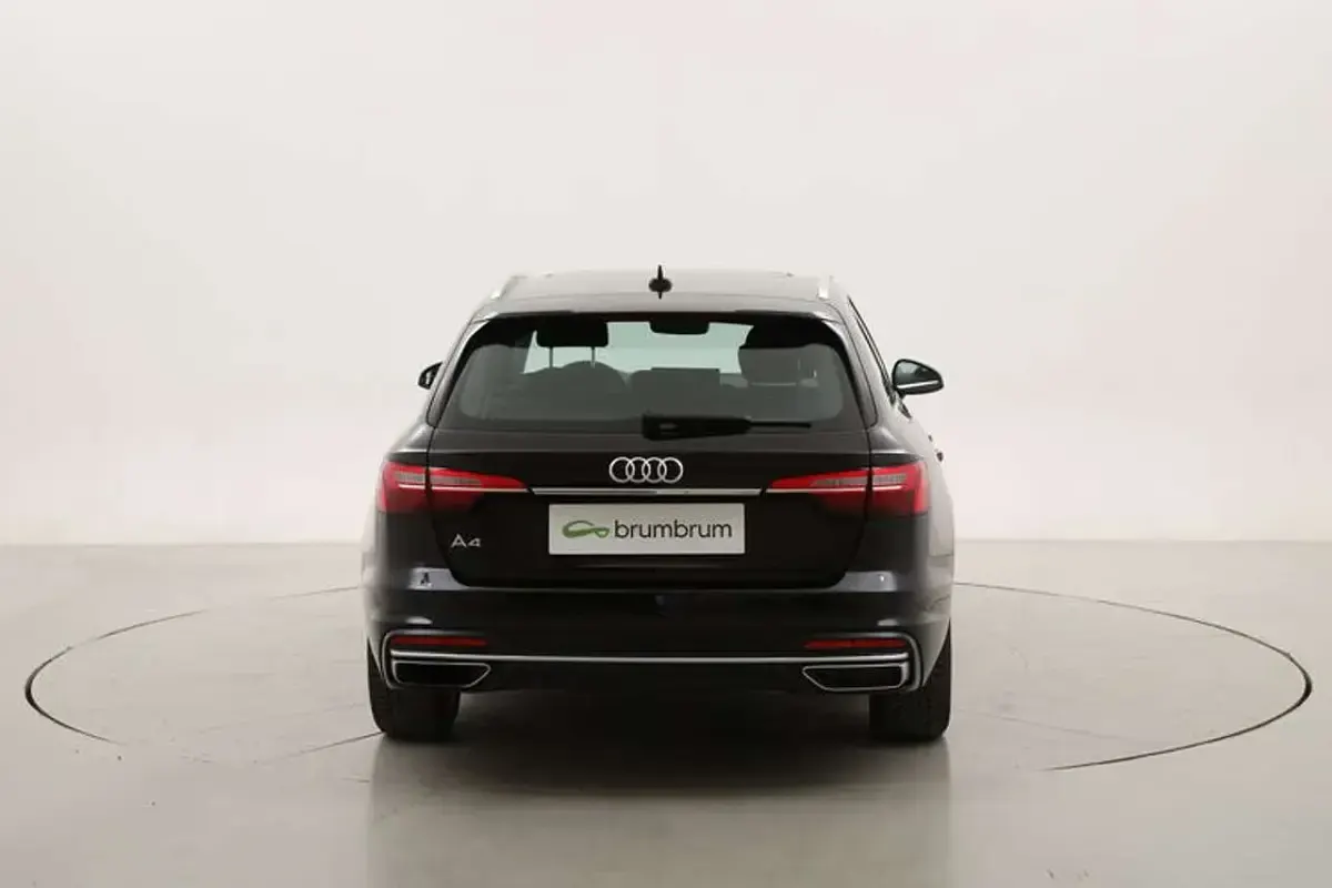 Begagnad Audi A4 Advanced 163 HK (119 kW) 2022 Svart Kombi