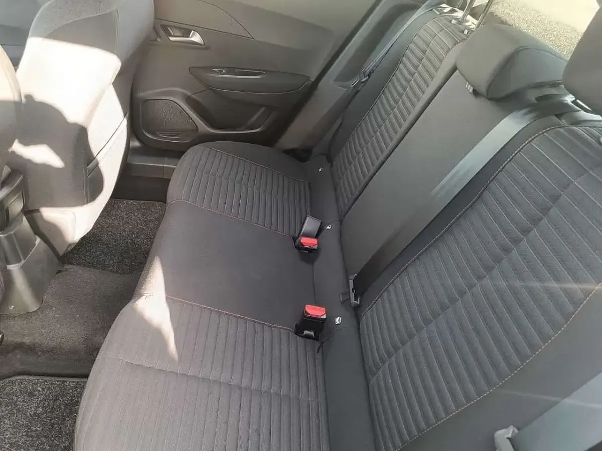 Usata Peugeot 2008 Active 101 CV (74 kW) 2022 Grigio SUV