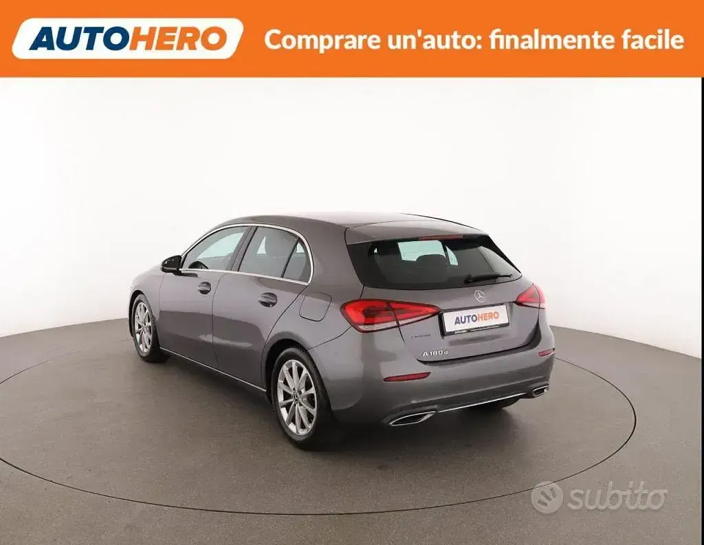 Usata Mercedes A180 116 CV (85 kW) 2019 Grigio Berlina