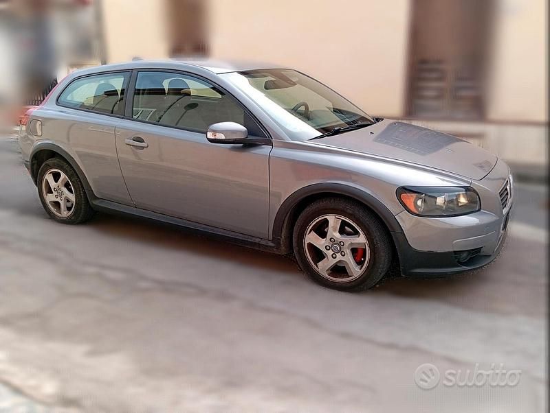 Usata Volvo C30 136 CV (100 kW) 2008 Grigio Utilitaria