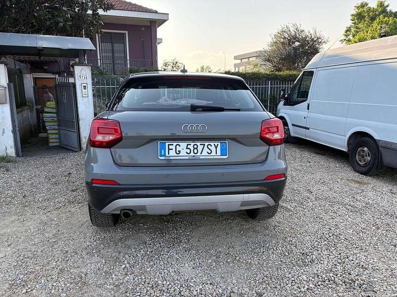 Usata Audi Q2 Design 116 CV (85 kW) 2017 Grigio SUV
