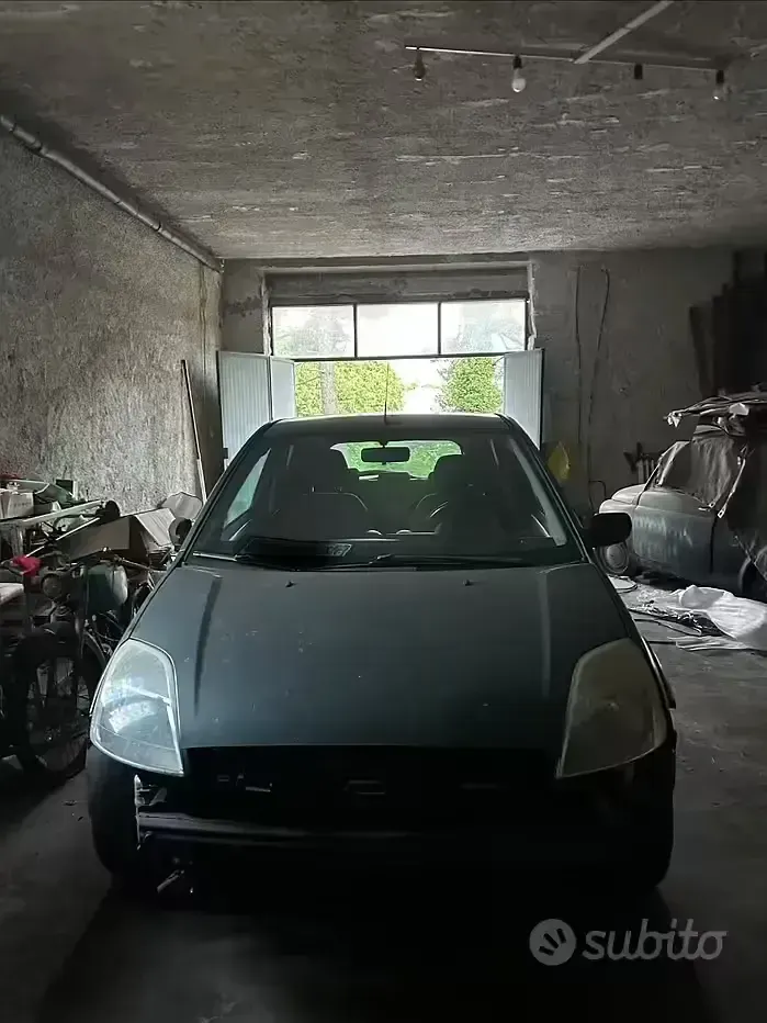 Usata Ford Fiesta 60 CV (44 kW) 2003 Verde Utilitaria