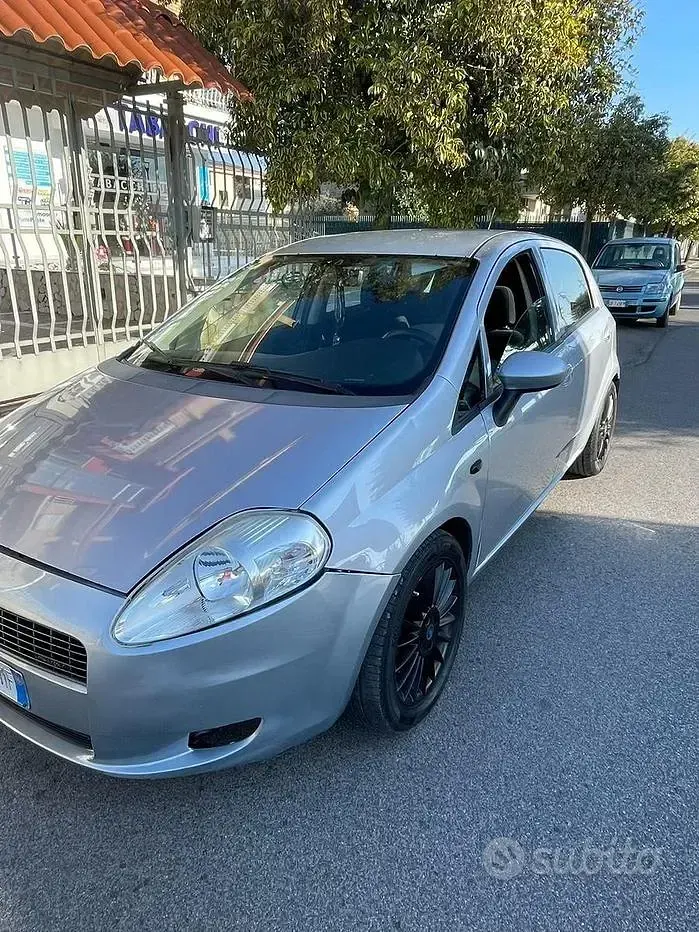 Usata Fiat Grande Punto Dynamic 90 CV (66 kW) 2006 Grigio Utilitaria