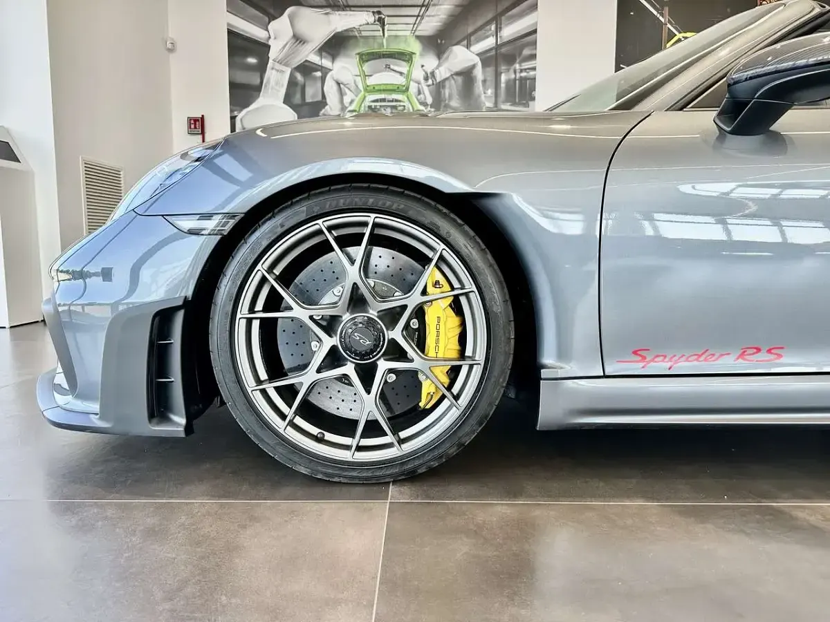 Usata Porsche 718 Spyder RS 500 CV (367 kW) 2024 Grigio vanadio met. Cabrio