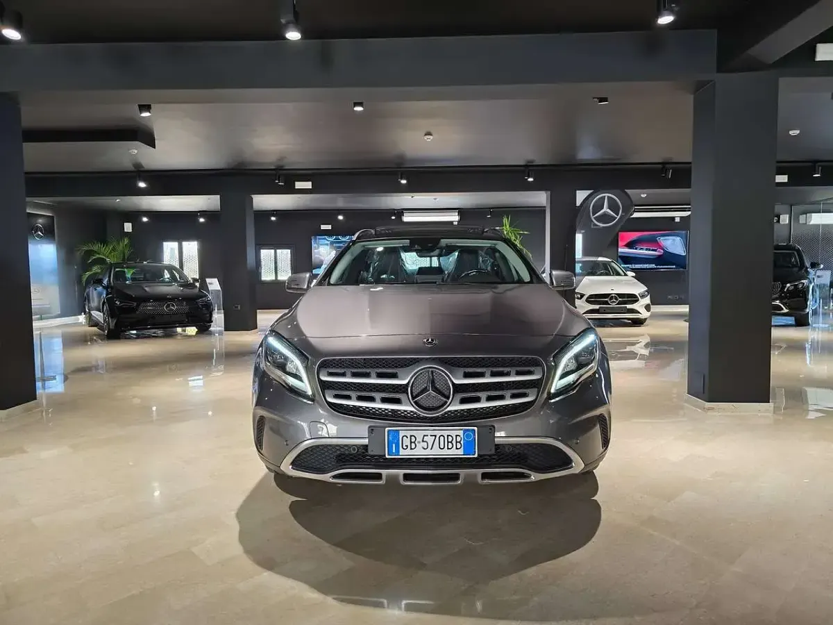 Usata Mercedes GLA200 136 CV (100 kW) 2019 Nero SUV