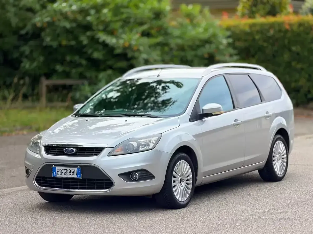Usata Ford Focus 109 CV (80 kW) 2010 Grigio Station wagon