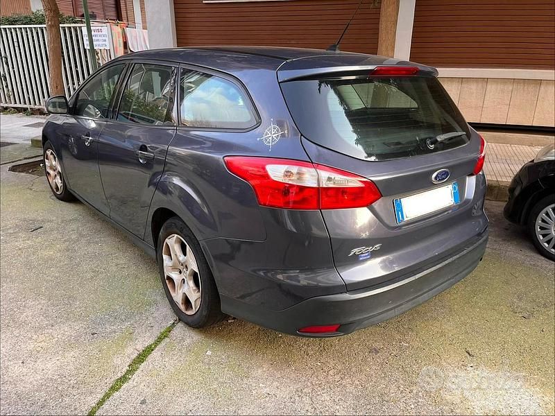 Usata Ford Focus 115 CV (84 kW) 2013 Grigio Station wagon