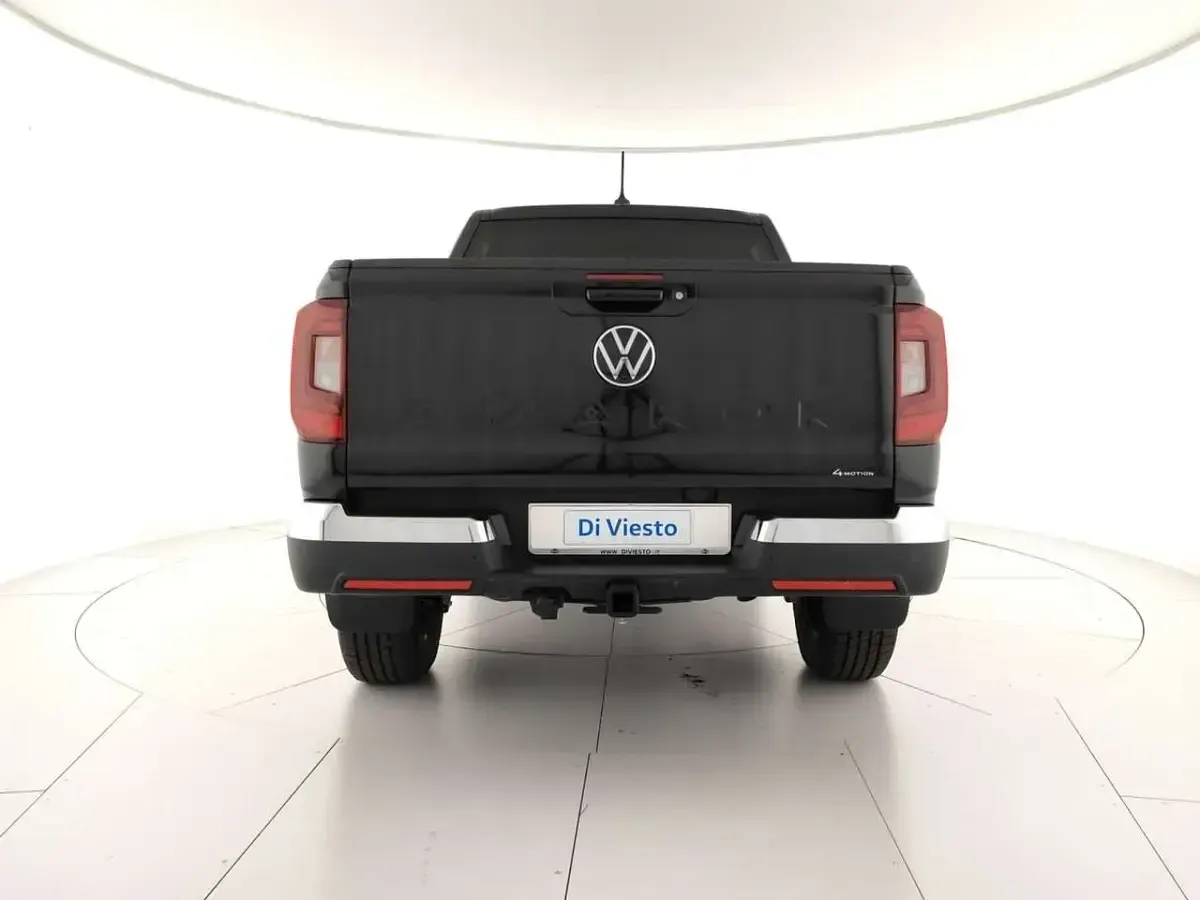 Usata VW Amarok Style 205 CV (150 kW) 2024 Midnight black metallizzato Pick-up