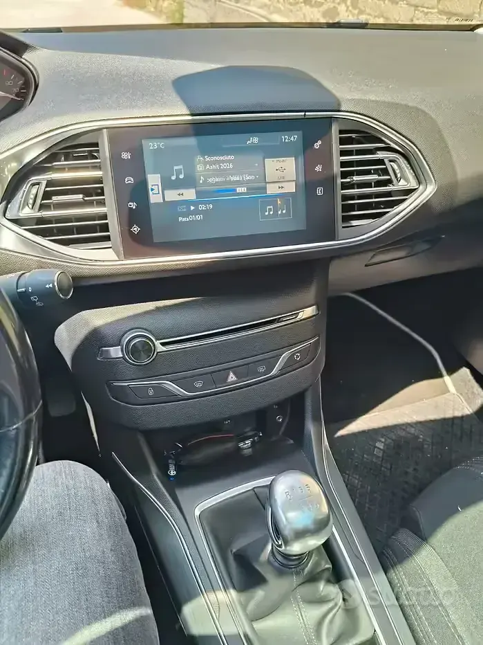 Usata Peugeot 308 120 CV (88 kW) 2015 Grigio Berlina