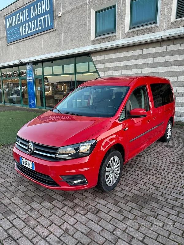 Usata VW Caddy Maxi Highline 110 CV (80 kW) 2020 Rosso Monovolume