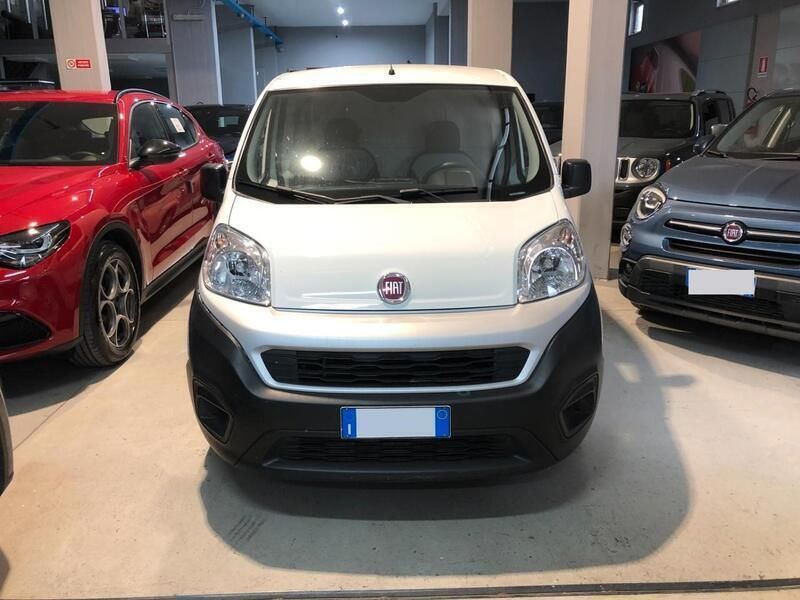 Bianco Usata 2018 Fiat Fiorino Monovolume | 9890 € (Molto cara) - Immagine 1/4