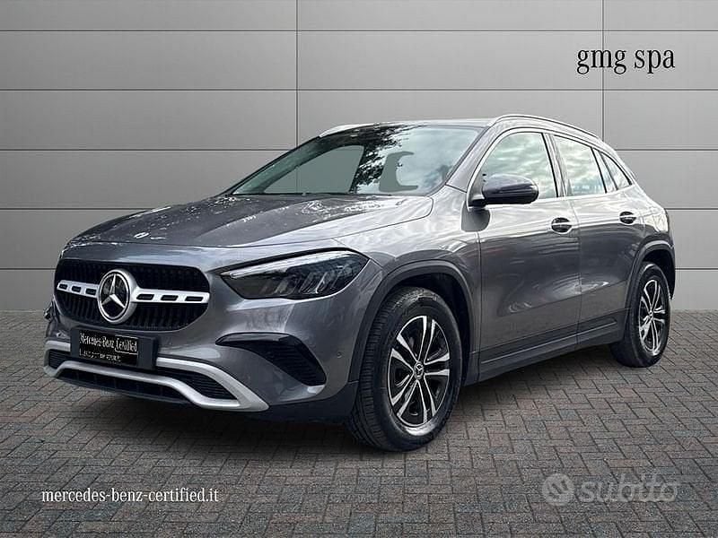 Grigio Usata 2024 Mercedes GLA180 Advanced SUV | 37.490 € (Buon prezzo) - Immagine 1/4