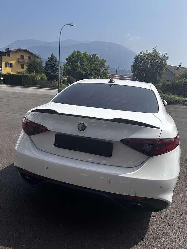 Usata Alfa Romeo Giulia Veloce 211 CV (155 kW) 2016 Bianco Berlina