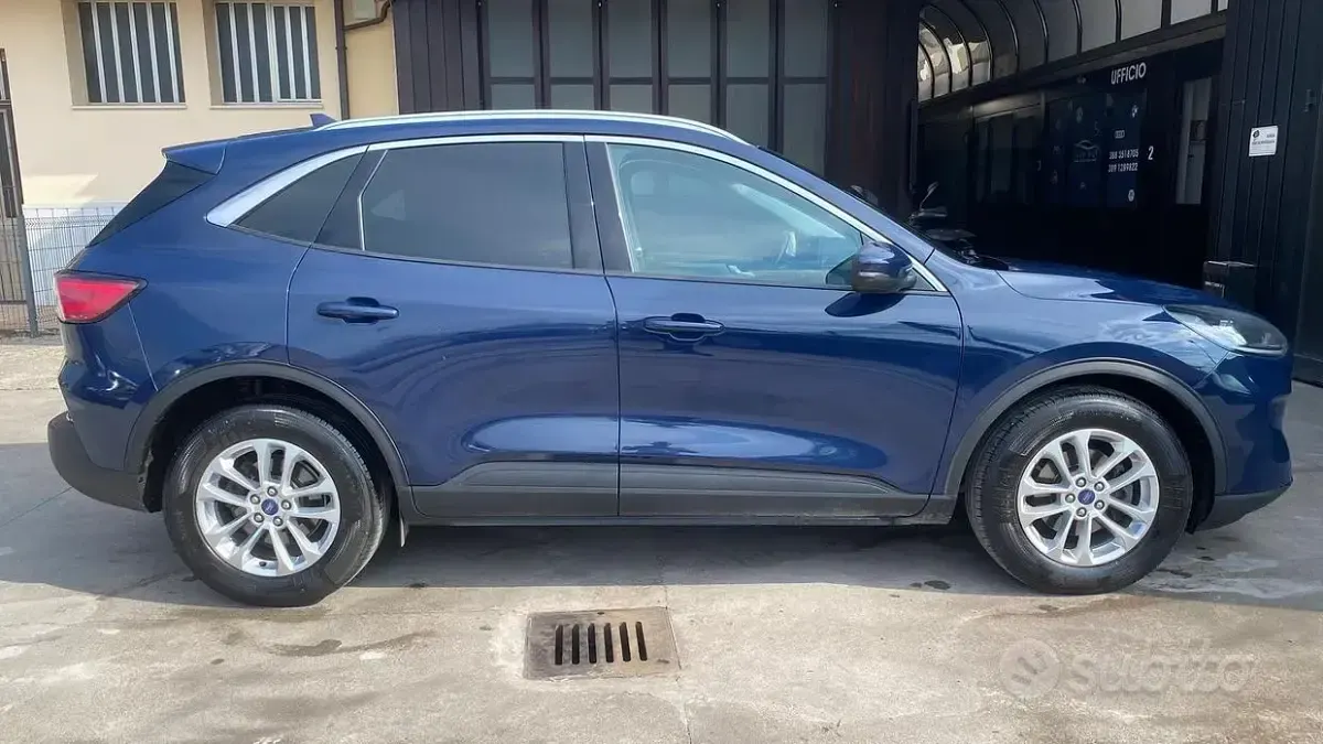 Usata Ford Kuga Titanium 120 CV (88 kW) 2021 Bluazzurro SUV