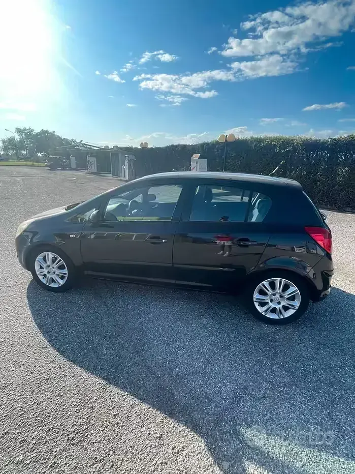 Usata Opel Corsa 80 CV (58 kW) 2006 Nero Utilitaria