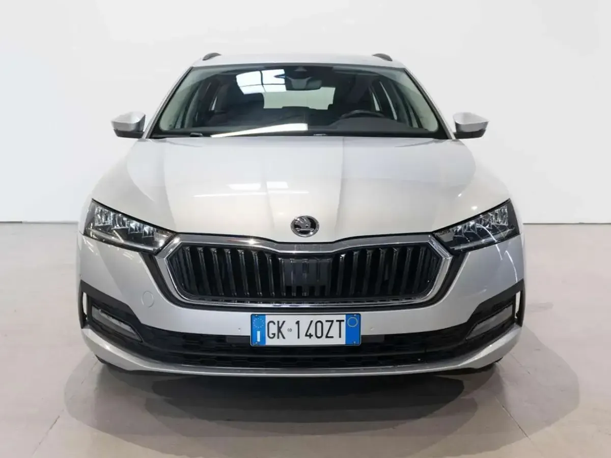 Usata Skoda Octavia Executive 116 CV (85 kW) 2022 Argento Station wagon