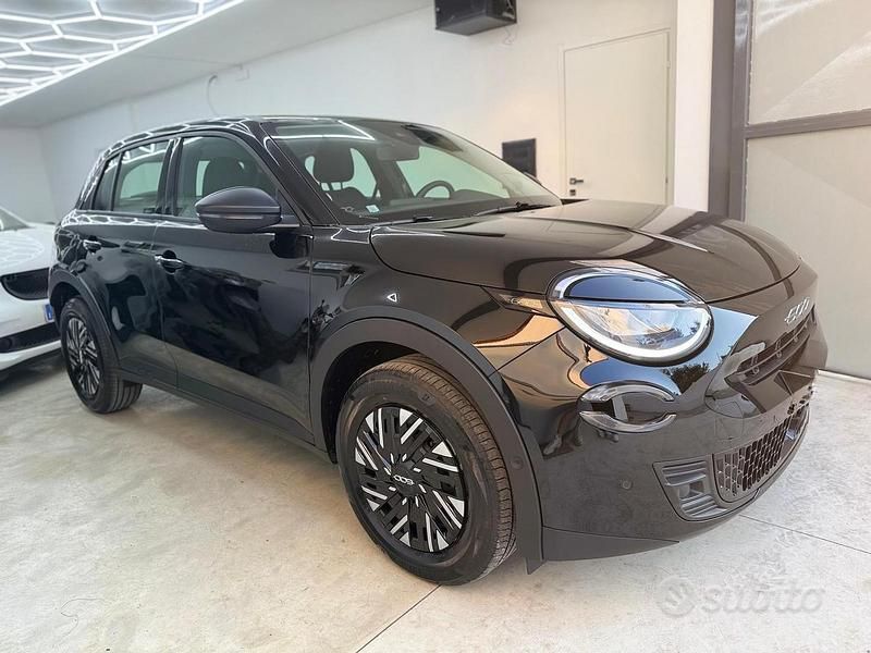Usata Fiat 600 136 CV (100 kW) 2025 Nero SUV