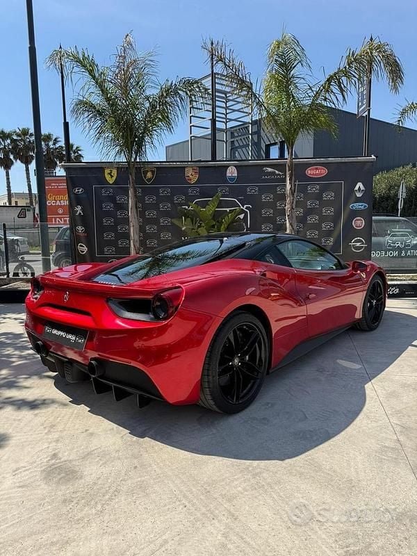 Usata Ferrari 488 670 CV (492 kW) 2018 Rosso Coupé