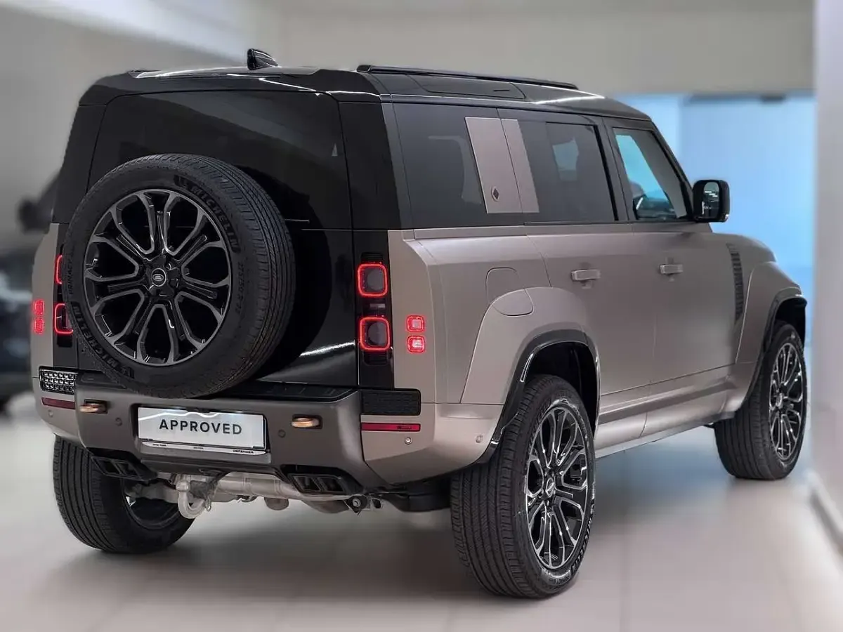 Usata Land Rover Defender 635 CV (467 kW) 2025 Bronzo SUV