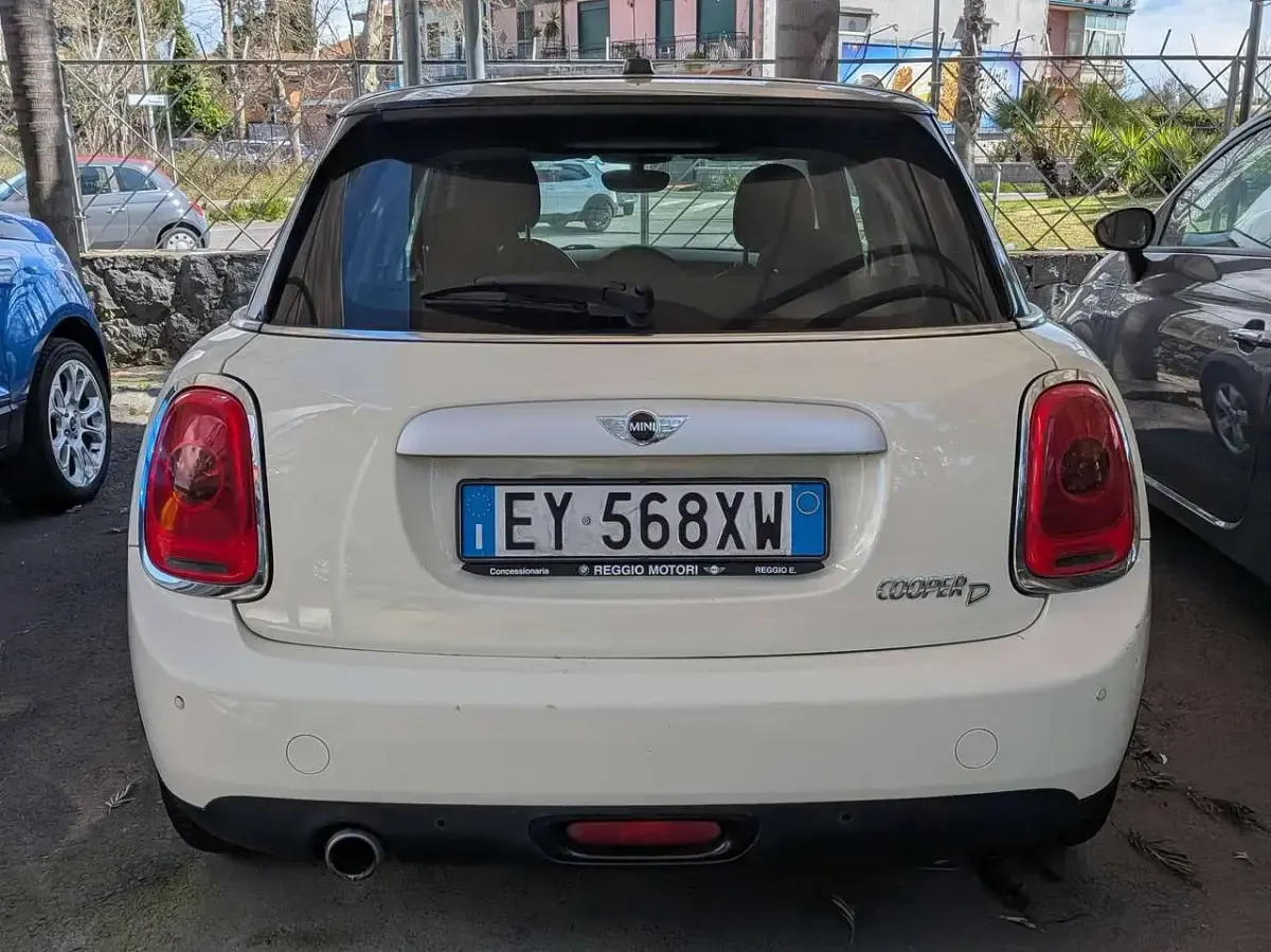 Usata Mini Cooper D Business 116 CV (85 kW) 2015 Bianco Utilitaria