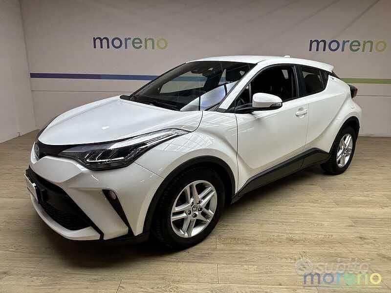 Usata Toyota C-HR Active 122 CV (89 kW) 2022 Bianco SUV