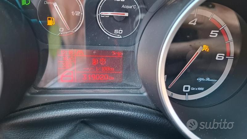 Usata Alfa Romeo Giulietta 140 CV (102 kW) 2012 Grigio Utilitaria