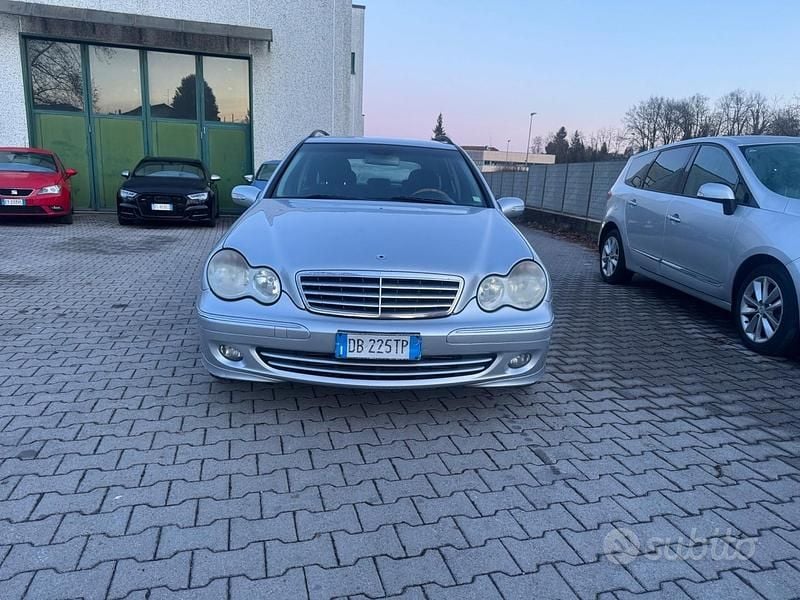 Usata Mercedes C220 Avantgarde 122 CV (89 kW) 2006 Grigio Station wagon