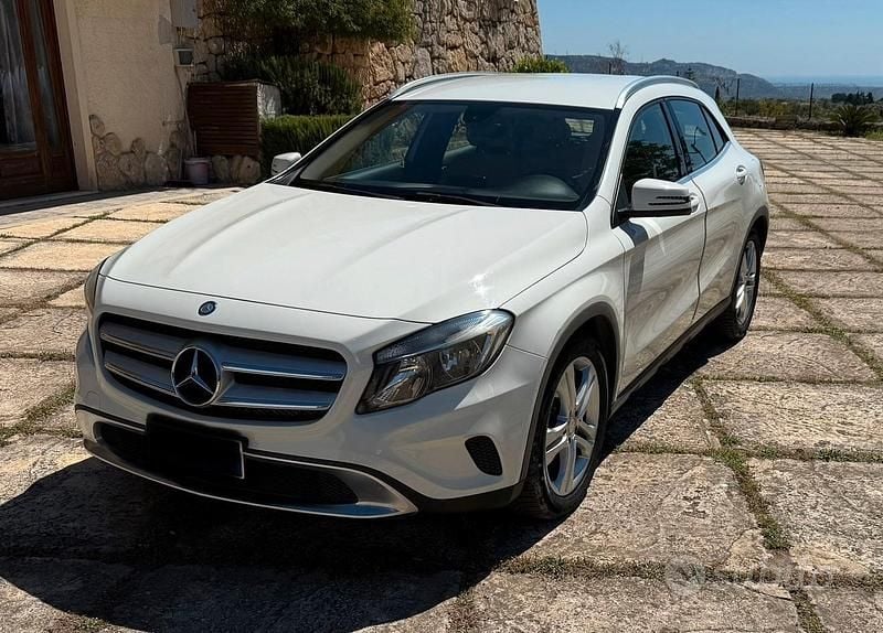 Usata Mercedes GLA180 Premium 109 CV (80 kW) 2015 Bianco SUV