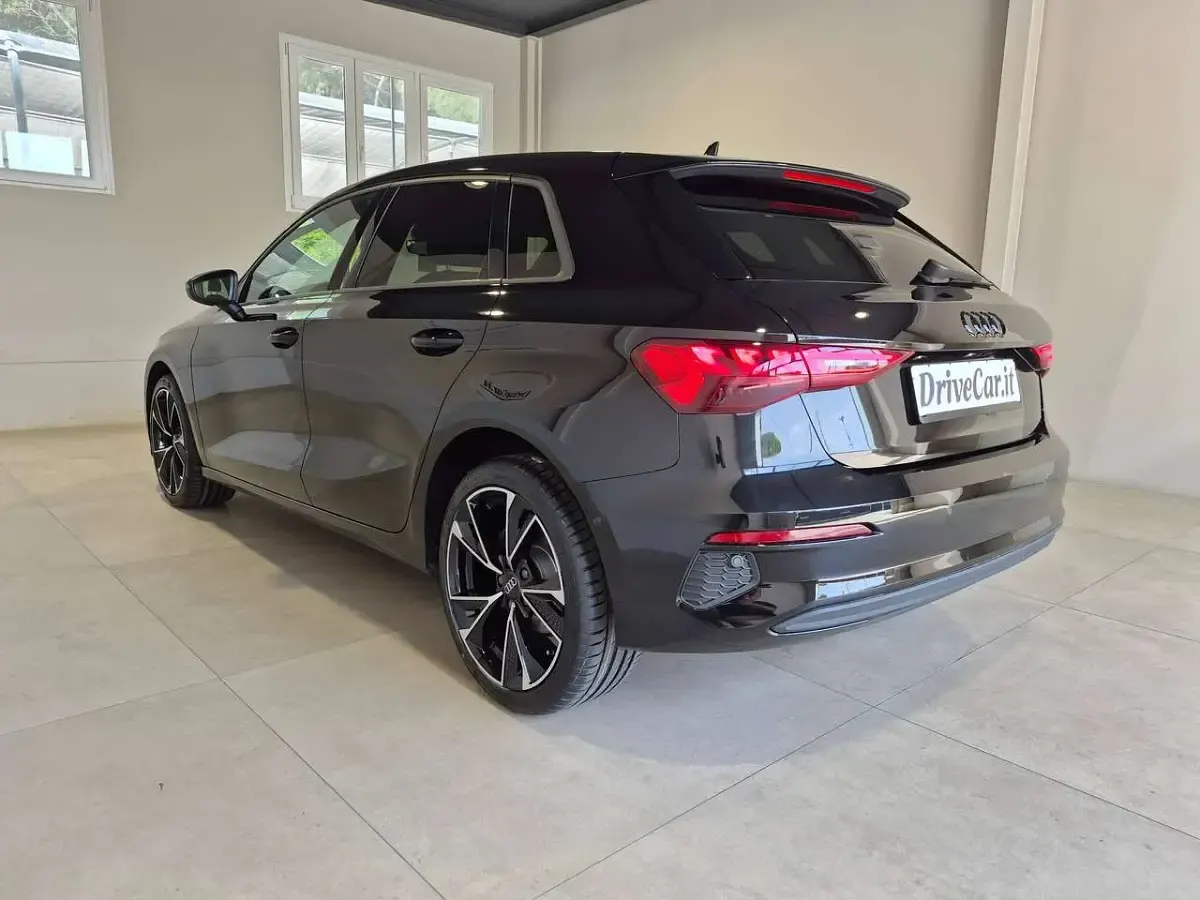 Usata Audi A3 Ambiente 110 CV (80 kW) 2023 Nero brillante met. Berlina