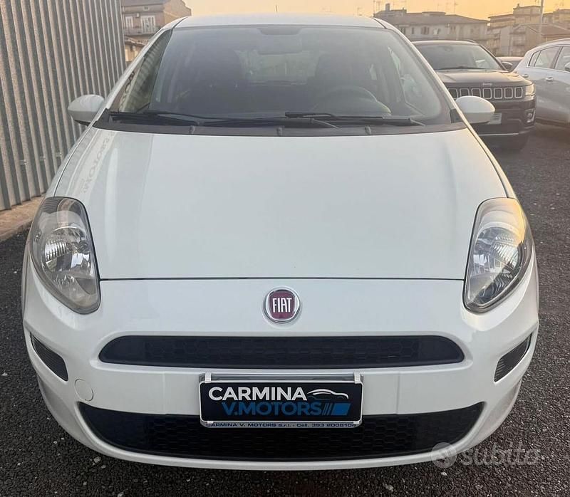 Usata Fiat Punto Lounge 70 CV (51 kW) 2016 Bianco Utilitaria