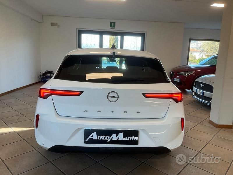 Begagnad Opel Astra Edition 131 HK (96 kW) 2023 Vit Sedan