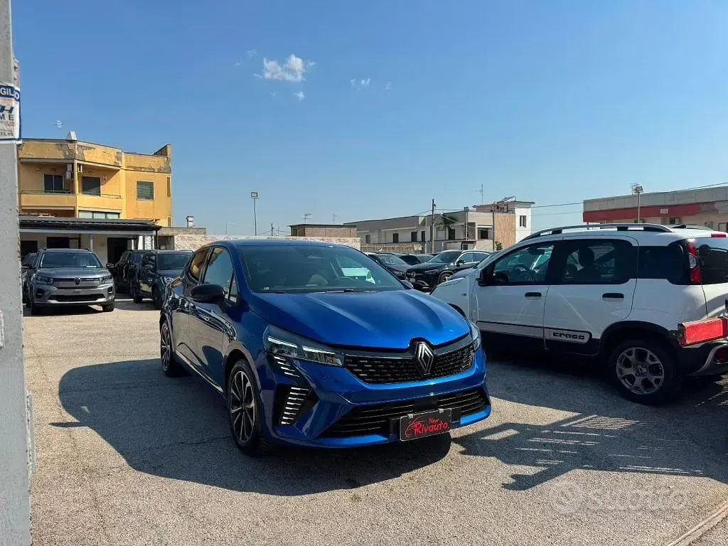 Usata Renault Clio V Techno 90 CV (66 kW) 2025 Blu Berlina